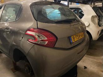 Peugeot 208  picture 7