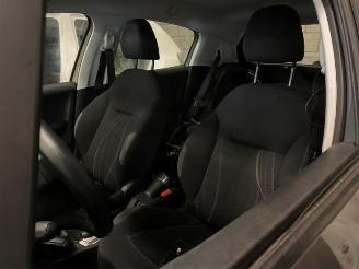 Peugeot 208  picture 10