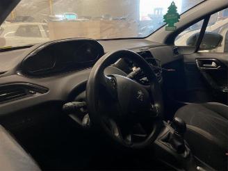 Peugeot 208  picture 11