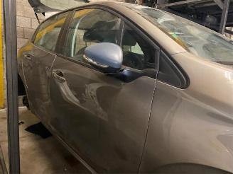 Peugeot 208  picture 4