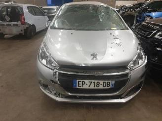 Peugeot 208  picture 2