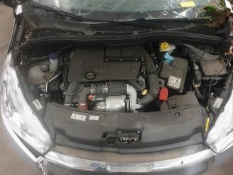 Peugeot 208  picture 9