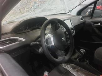 Peugeot 208  picture 7