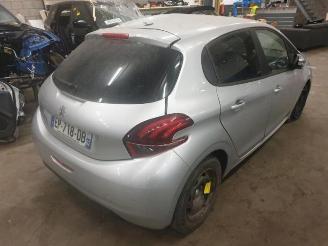 Peugeot 208  picture 4