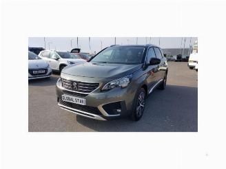 Vrakbiler auto Peugeot 5008  2019/0