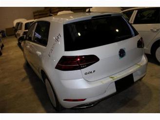 Volkswagen Golf  picture 3