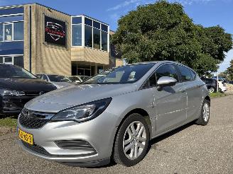 uszkodzony samochody osobowe Opel Astra  2019/1