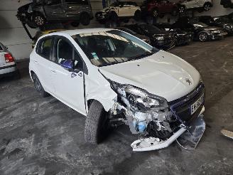skadebil auto Peugeot 208  2017/4
