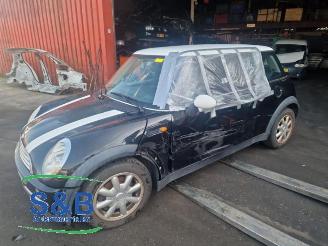 Salvage car Mini One Mini One/Cooper (R50), Hatchback, 2001 / 2007 1.6 16V Cooper 2002/9