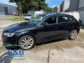 Coche siniestrado Audi A3 A3 Sportback (8VA/8VF), Hatchback 5-drs, 2012 / 2020 1.2 TFSI 16V 2013/11