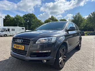 krockskadad bil auto Audi Q7 4.2 2006/6