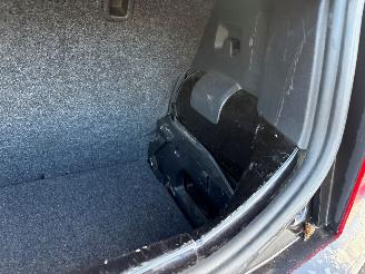 Volkswagen Up! 1.0 12V 60 Hatchback  Benzine 999cc 44kW (60pk) FWD 2011-08/2020-08  CHYA picture 18