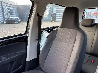 Volkswagen Up! 1.0 12V 60 Hatchback  Benzine 999cc 44kW (60pk) FWD 2011-08/2020-08  CHYA picture 21