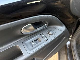 Volkswagen Up! 1.0 12V 60 Hatchback  Benzine 999cc 44kW (60pk) FWD 2011-08/2020-08  CHYA picture 9