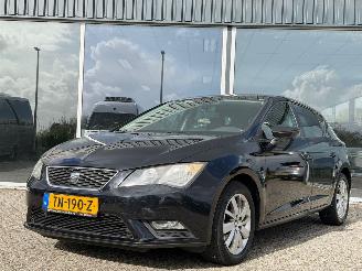 Schadeauto Seat Leon 1.6 TDI DSG 2013/10