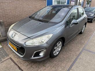 Schadeauto Peugeot 308 1.6 VTi Premiere 2012/3