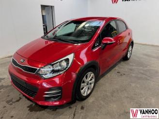 damaged passenger cars Kia Rio  2017/2
