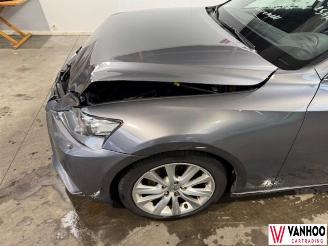Vaurioauto  passenger cars Lexus IS  2014/2