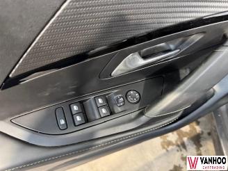 Peugeot 208  picture 12