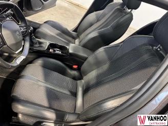 Peugeot 208  picture 13