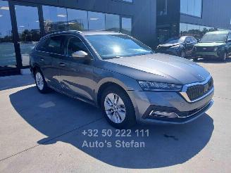 krockskadad bil auto Skoda Octavia AMBITION 2024/7