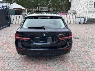 Vaurioauto  passenger cars BMW 5-serie 520.D PANORAMADACH AUTOMATIC 2023/4
