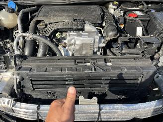 Peugeot 308 308 PureTech 130 EAT8 picture 8