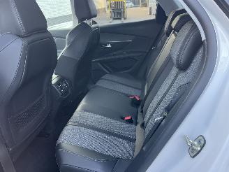 Peugeot 3008 1,2 BENZINE - AUTOMATIC - ALLURE picture 19