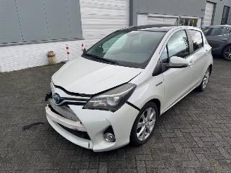 skadebil auto Toyota Yaris 1.5 hybrid dynamic 2015/8