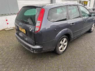 damaged passenger cars Ford Focus 1.6-16V Futura 2007/10