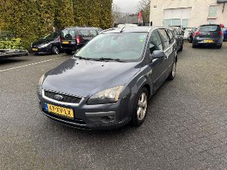 Schadeauto Ford Focus 1.6-16V Futura 2007/10
