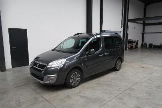 skadebil auto Peugeot Partner TEPEE 2017/6