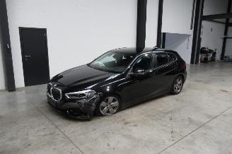skadebil auto BMW 1-serie SEDAN 2021/8