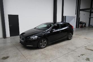 Vaurioauto  passenger cars Volvo V-40 BREAK 2017/3