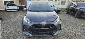 Toyota Yaris 1.5 Hybride* Navigatie*LED*Aluminium velgen*Camera*trekhaak*KeylessGo* picture 2