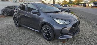 skadebil auto Toyota Yaris 1.5 Hybride* Navigatie*LED*Aluminium velgen*Camera*trekhaak*KeylessGo* 2023/10