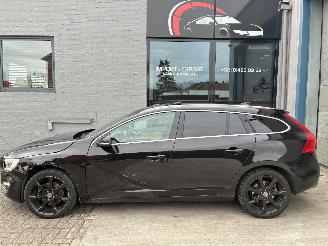 Vaurioauto  passenger cars Volvo V-60 VOLVO V60 2.0D AUTOMAAT 2013 2013/12