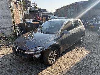 krockskadad bil auto Volkswagen Golf 1.6 TDI 2018/1