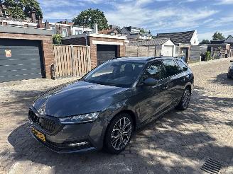krockskadad bil auto Skoda Octavia 1.5 eTSI Sport AUTOMAAT 2021/1
