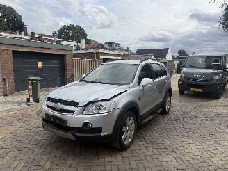uszkodzony samochody osobowe Chevrolet Captiva 2.0 VCDI Executive grijs kenteken 2010/1