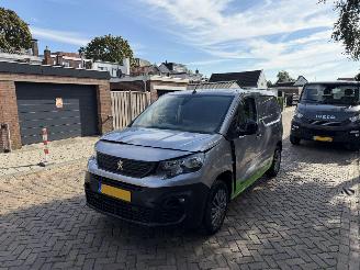 uszkodzony samochody osobowe Peugeot Partner 1.5 BlueHDI 3 PERS! 100 S&S L1  NAP! 2023/1