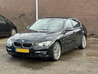 skadebil auto BMW 3-serie 320i High Executive NAP ORIGINELE NL AUTO! 2017/1