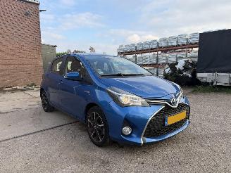 Toyota Yaris 1.5 Hybrid Dynamic Bi-Tone picture 4