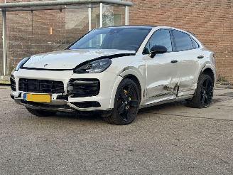 Vaurioauto  passenger cars Porsche Cayenne E-HYBRID SPORT 2021/1