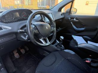 Peugeot 208 1.6 e-HDi Allure  NAP picture 11