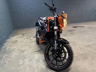 uszkodzony motocykle KTM 125 Duke KTM Tour 125 Duke 2015/1