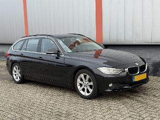 Voiture accidenté BMW 3-serie 320d Upgrade Edition 2012/1