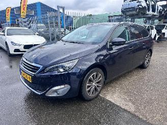 Damaged car Peugeot 308 1.2 ALLURE 2016/11