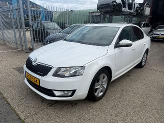 Schadeauto Skoda Octavia 1.6 TDI Greenline 2013/12