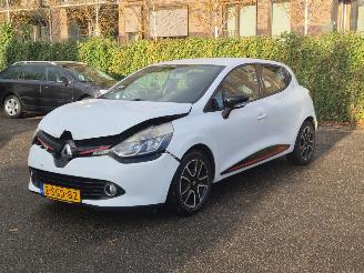 Unfallwagen Renault Clio 0.9 TCe EXPERSSION 2013/9